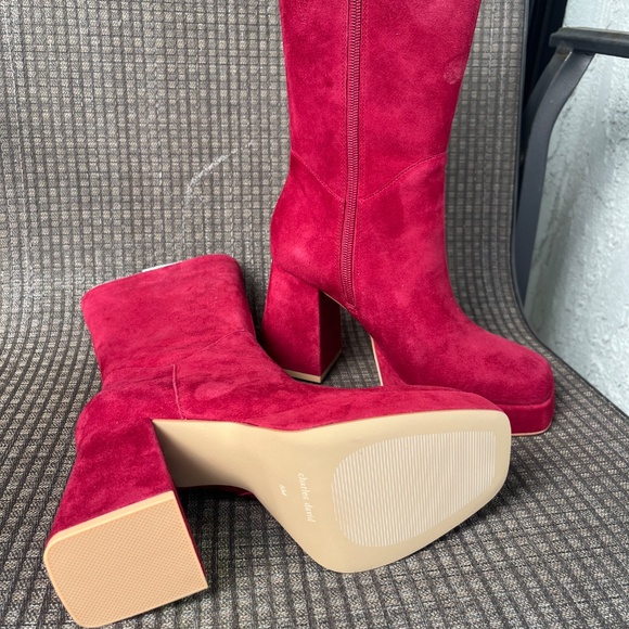 Boots - Picture 3 of 6